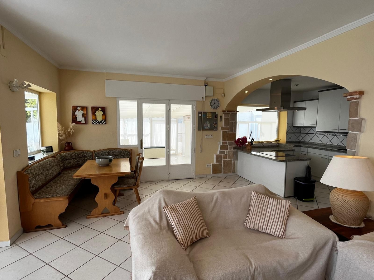Villa for sale in Almuñecar, Granada, Spain