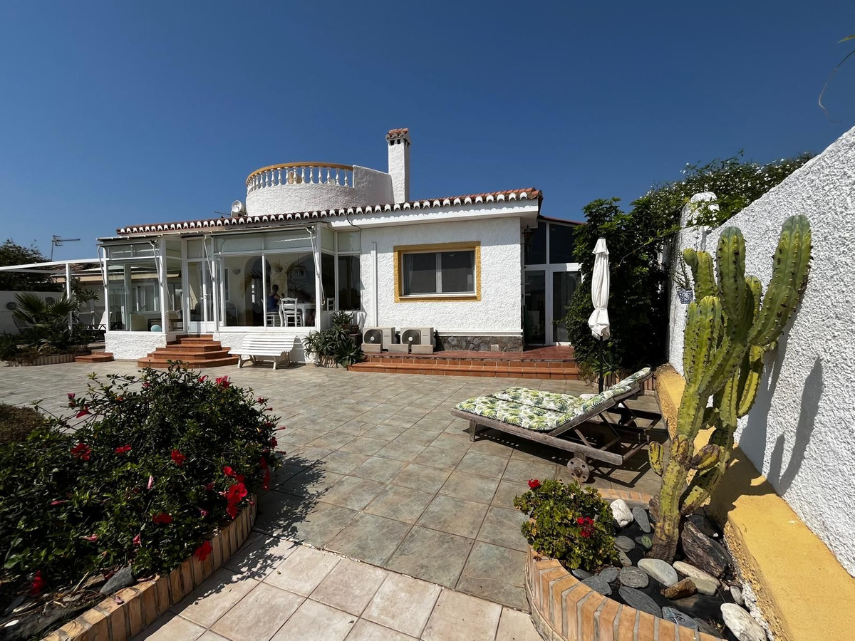 Villa for sale in Almuñecar, Granada, Spain