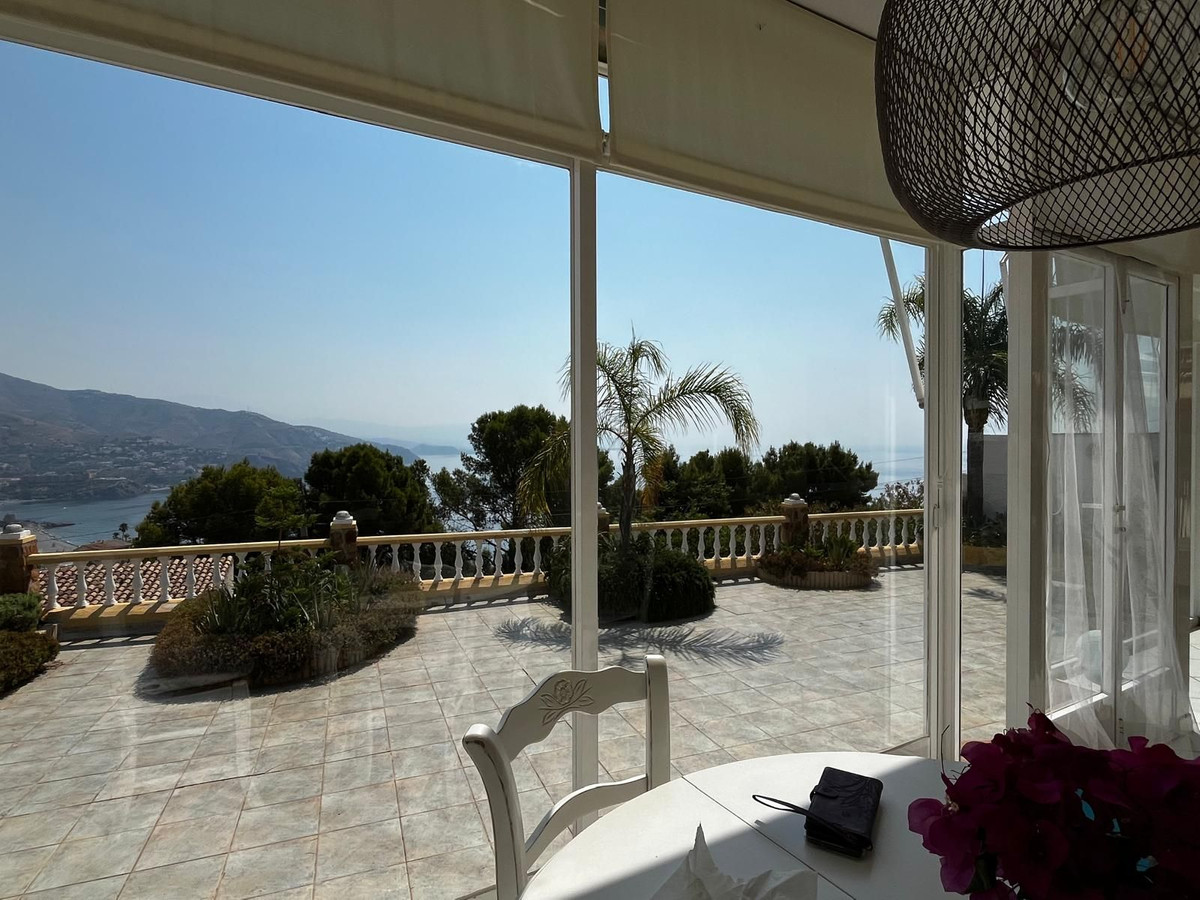 Villa for sale in Almuñecar, Granada, Spain