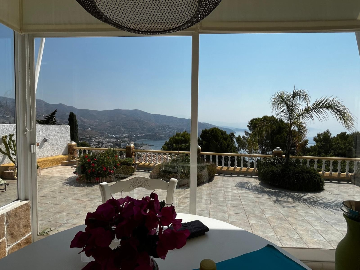 Villa for sale in Almuñecar, Granada, Spain