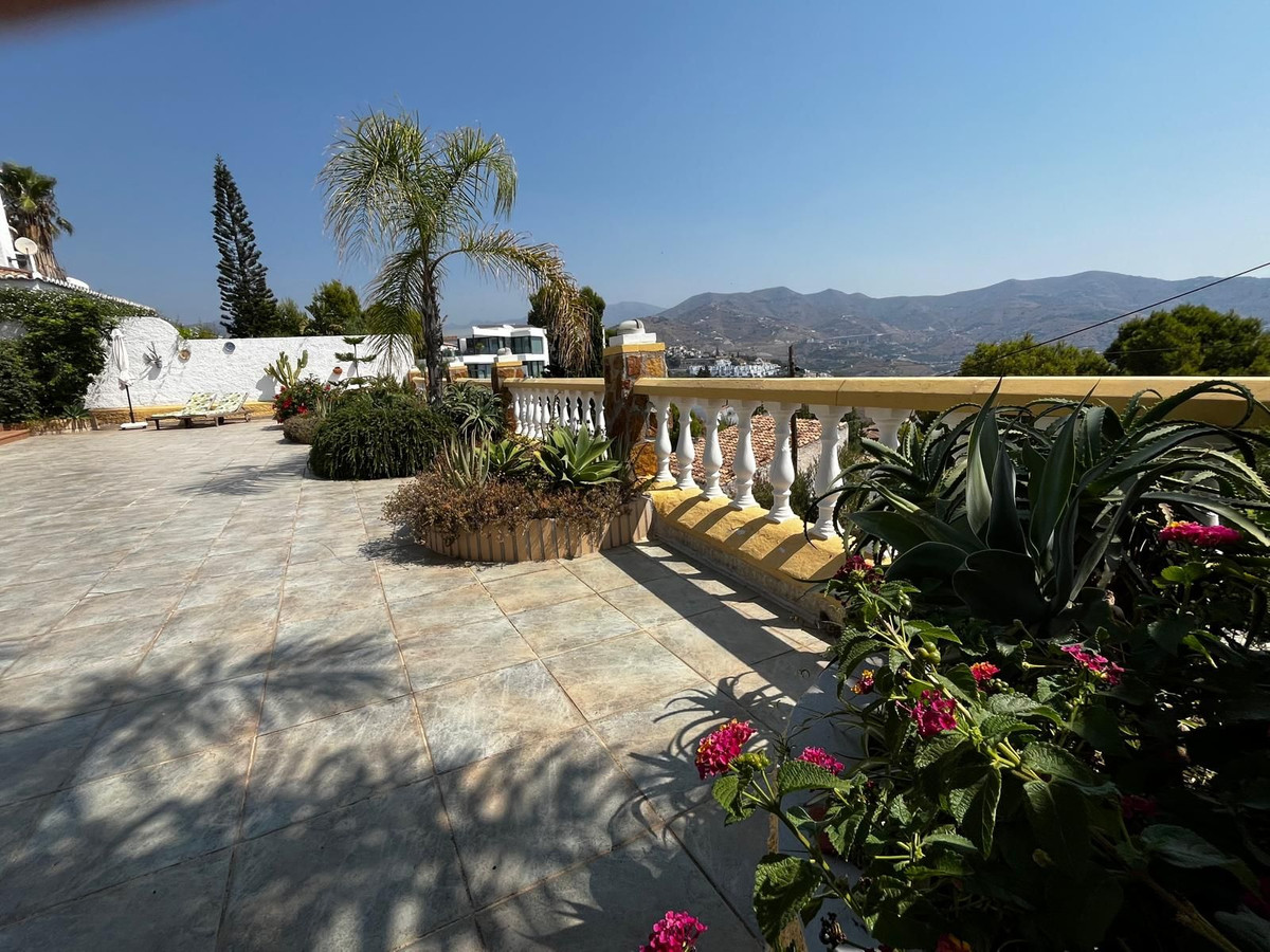 Villa for sale in Almuñecar, Granada, Spain