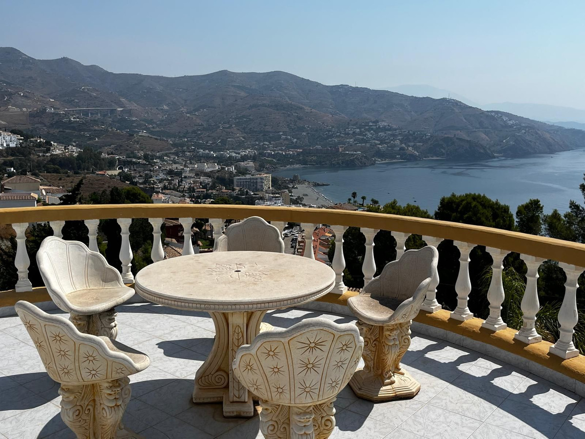 Villa for sale in Almuñecar, Granada, Spain
