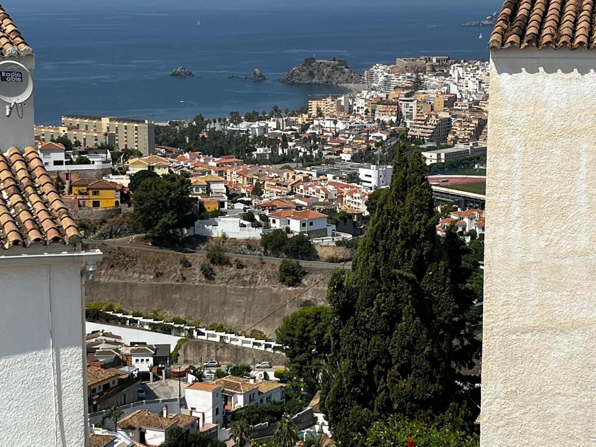 Villa for sale in Almuñecar, Granada, Spain