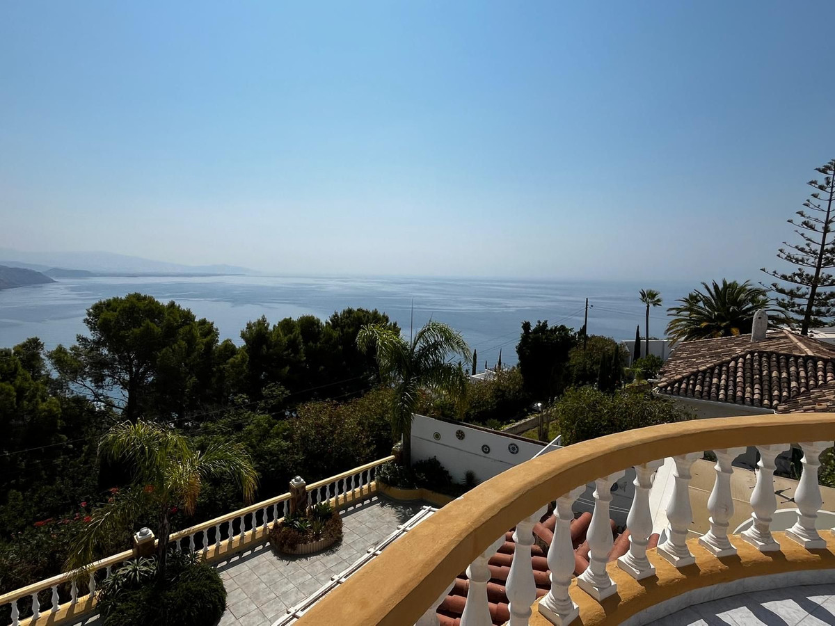 Villa for sale in Almuñecar, Granada, Spain