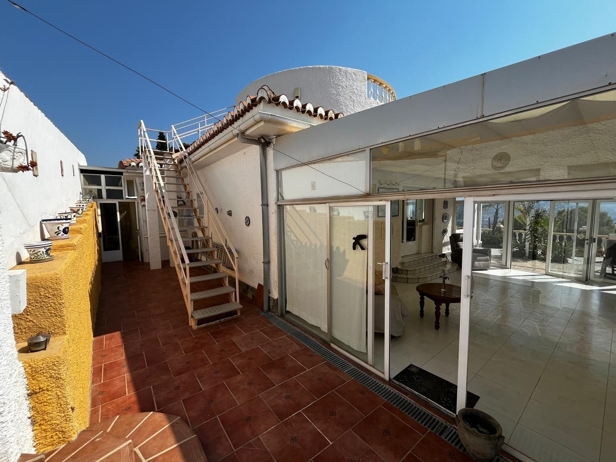 Villa for sale in Almuñecar, Granada, Spain