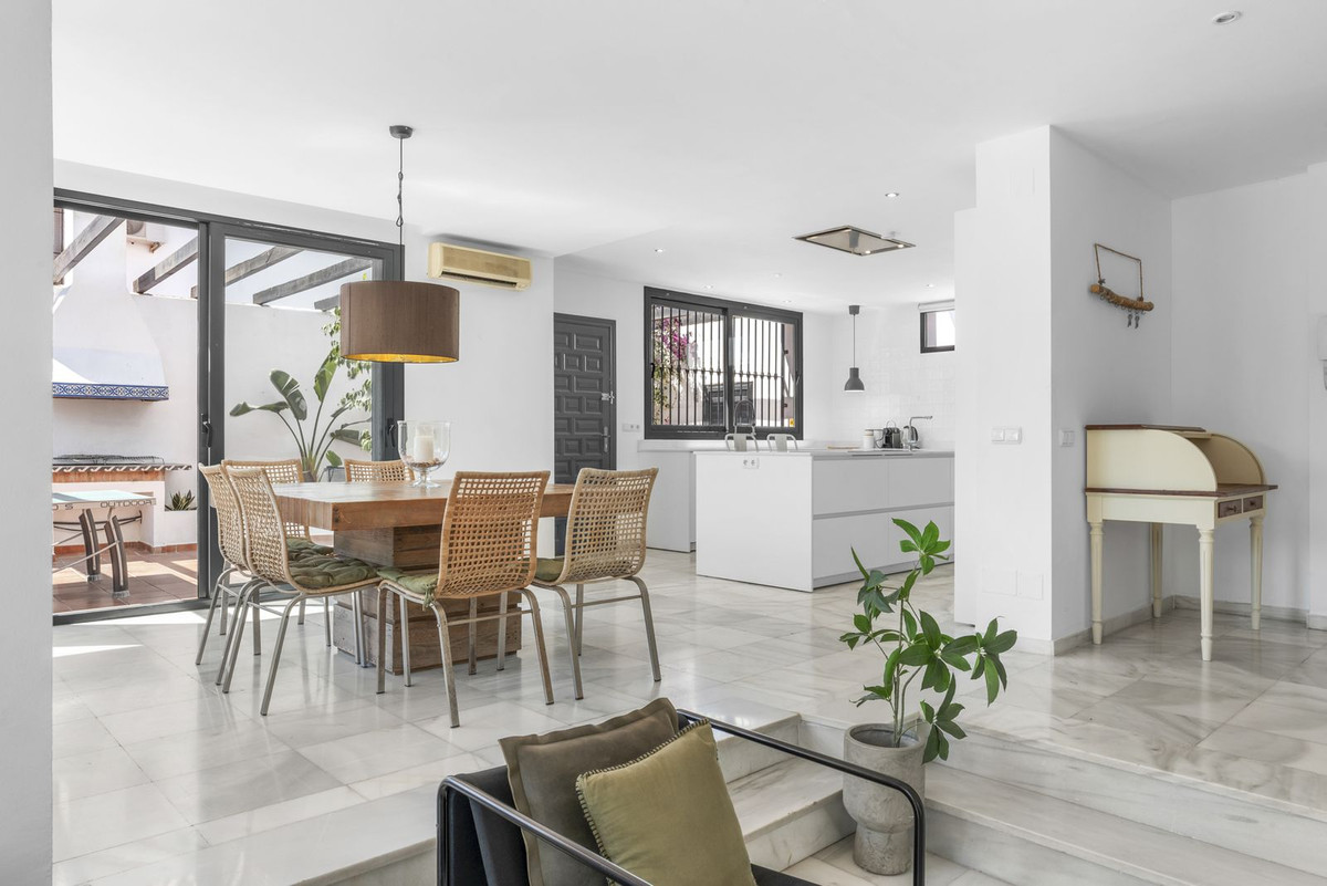 Villa for sale in Nueva Andalucía, Málaga, Spain