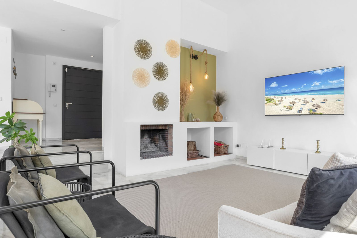 Villa for sale in Nueva Andalucía, Málaga, Spain