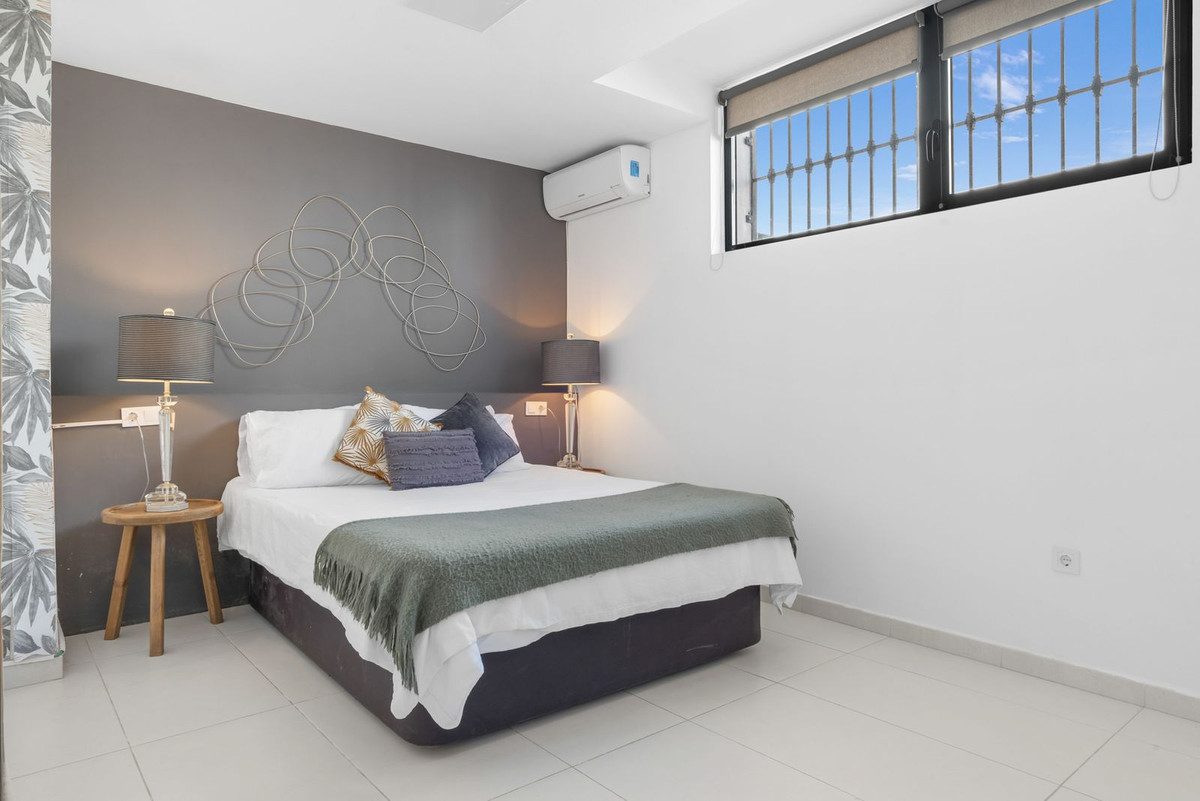 Villa for sale in Nueva Andalucía, Málaga, Spain