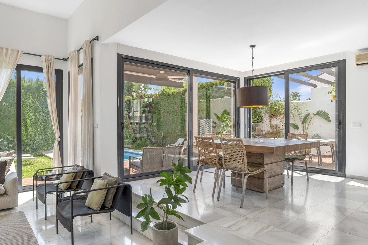 Villa for sale in Nueva Andalucía, Málaga, Spain