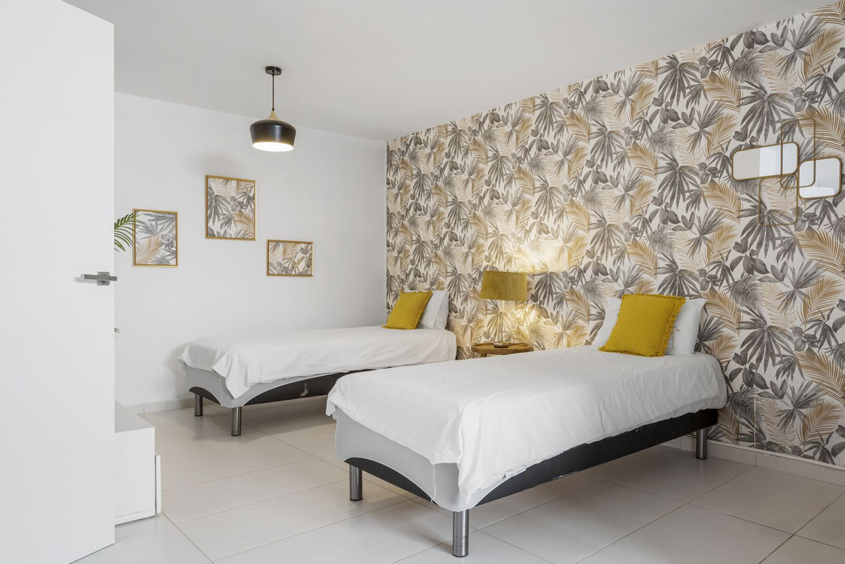 Villa for sale in Nueva Andalucía, Málaga, Spain