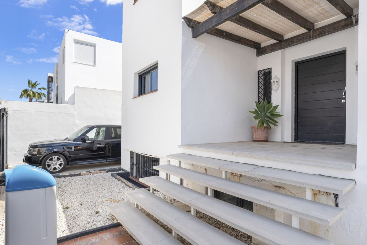 Villa for sale in Nueva Andalucía, Málaga, Spain
