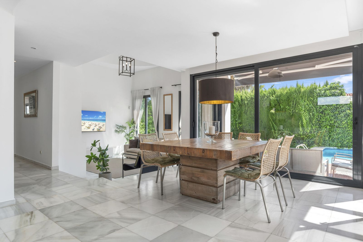 Villa for sale in Nueva Andalucía, Málaga, Spain