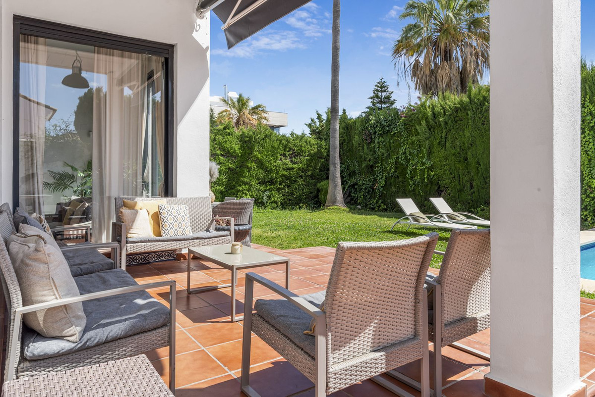 Villa for sale in Nueva Andalucía, Málaga, Spain
