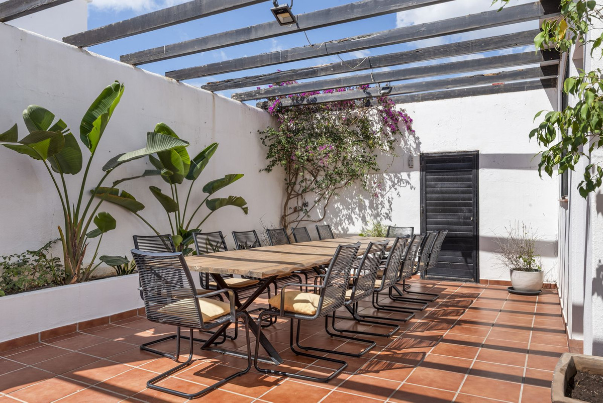 Villa for sale in Nueva Andalucía, Málaga, Spain