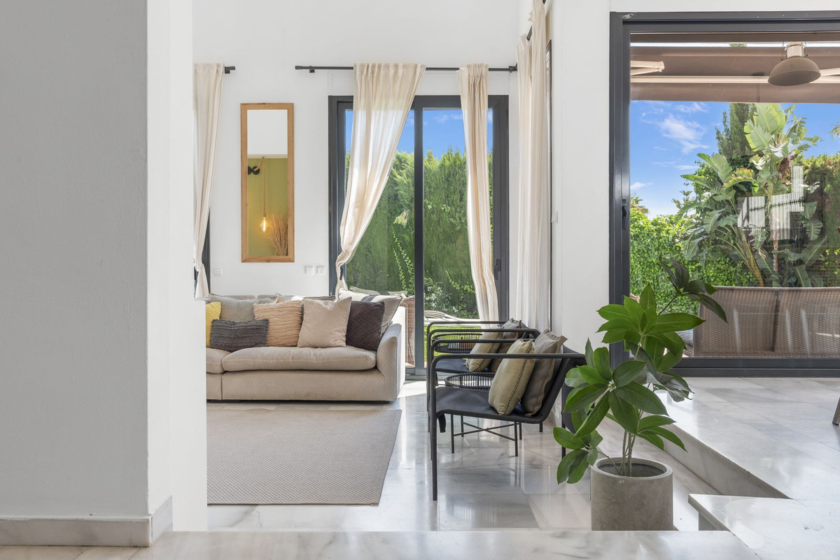 Villa for sale in Nueva Andalucía, Málaga, Spain
