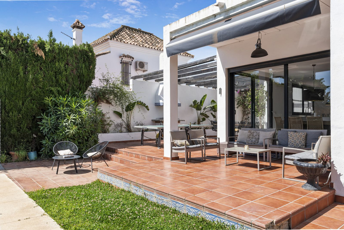 Villa for sale in Nueva Andalucía, Málaga, Spain