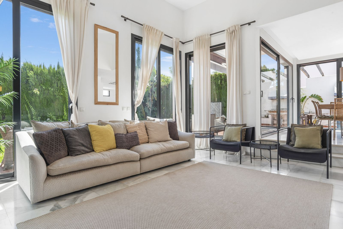 Villa for sale in Nueva Andalucía, Málaga, Spain