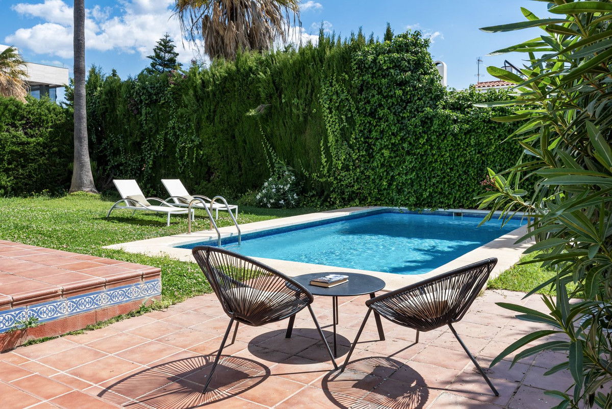 Villa for sale in Nueva Andalucía, Málaga, Spain