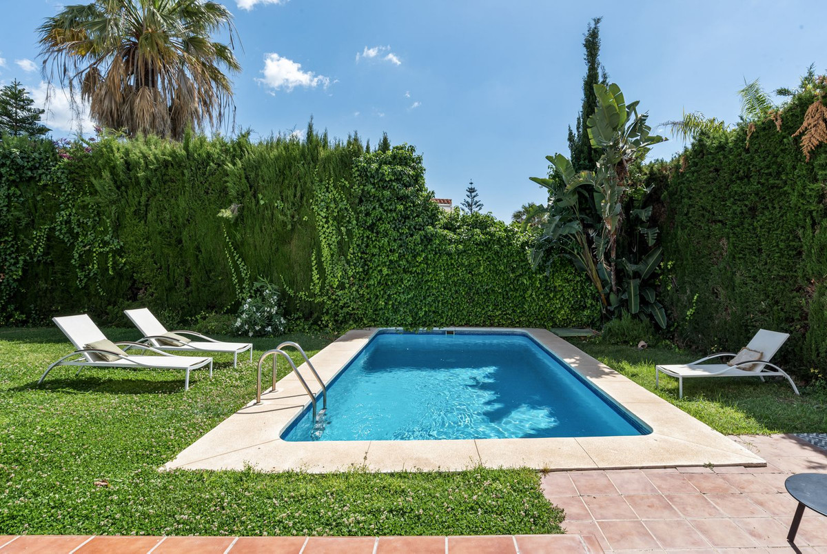 Villa for sale in Nueva Andalucía, Málaga, Spain
