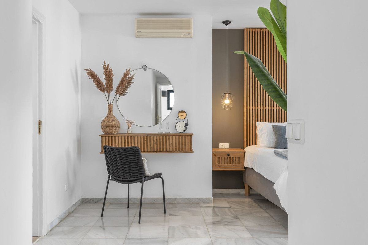 Villa for sale in Nueva Andalucía, Málaga, Spain