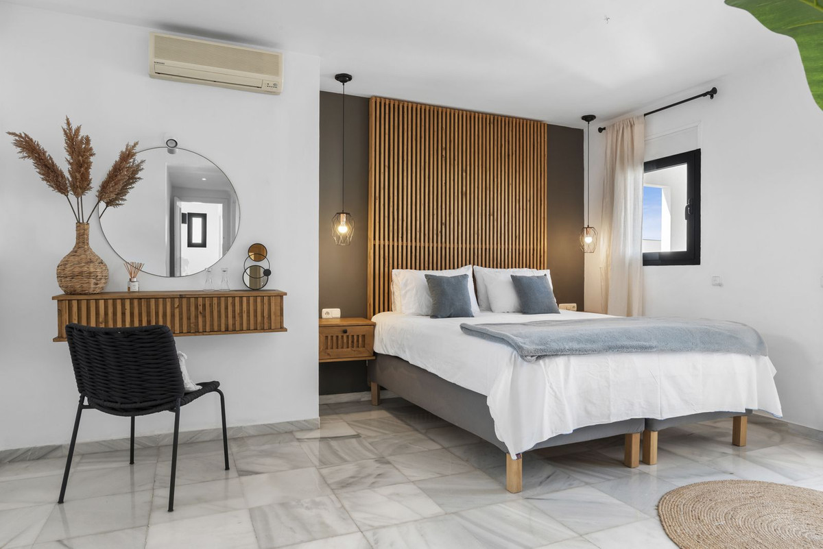 Villa for sale in Nueva Andalucía, Málaga, Spain