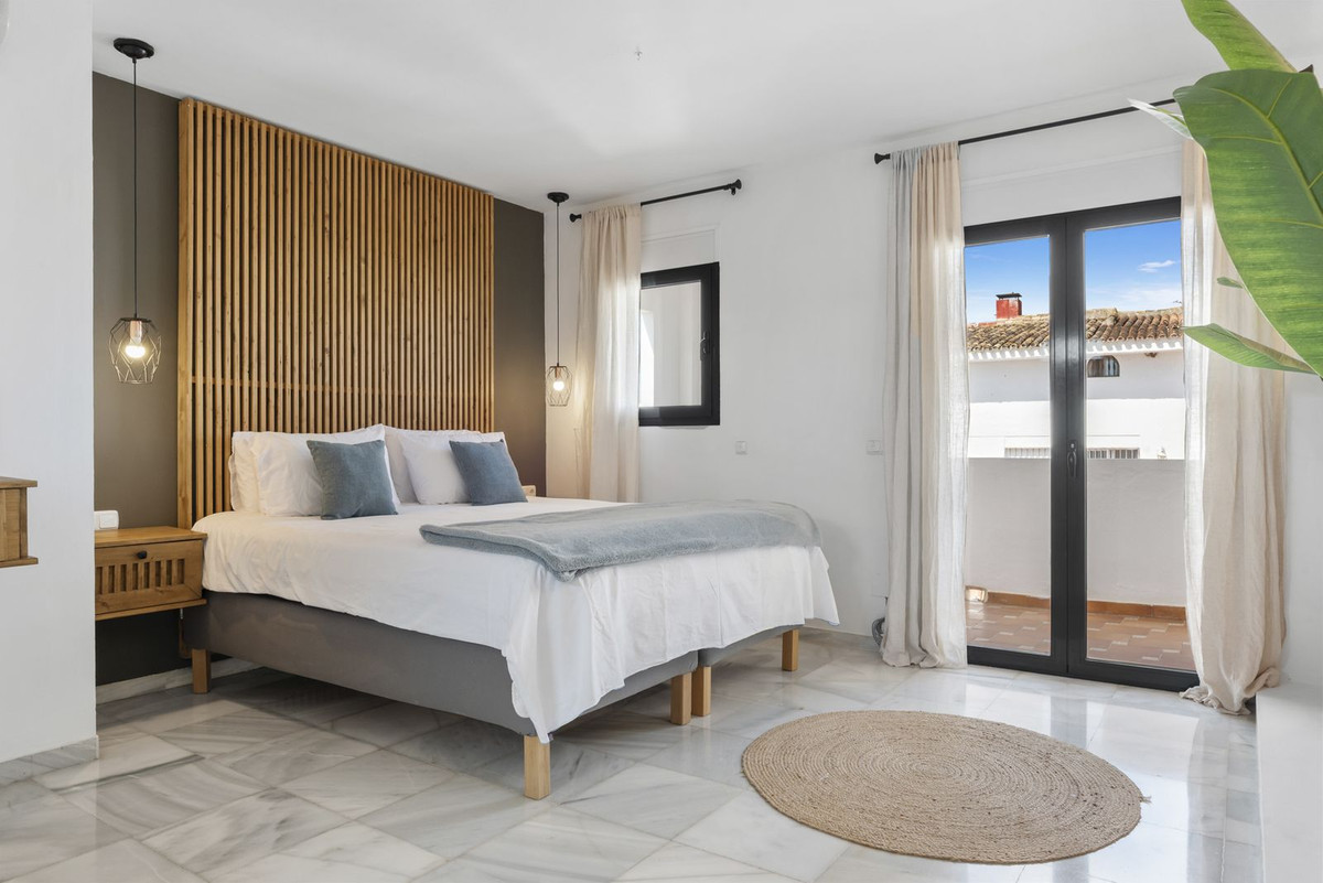 Villa for sale in Nueva Andalucía, Málaga, Spain
