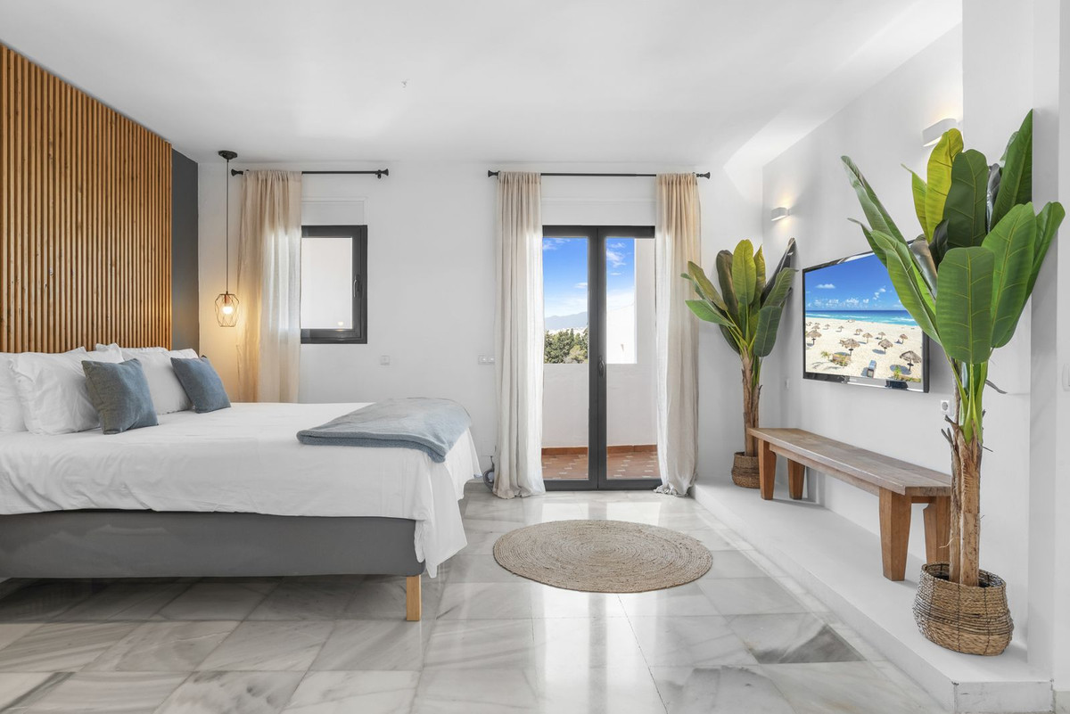Villa for sale in Nueva Andalucía, Málaga, Spain