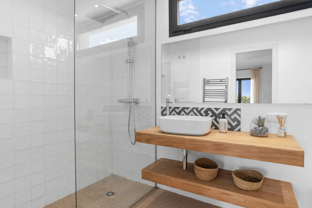 Villa for sale in Nueva Andalucía, Málaga, Spain