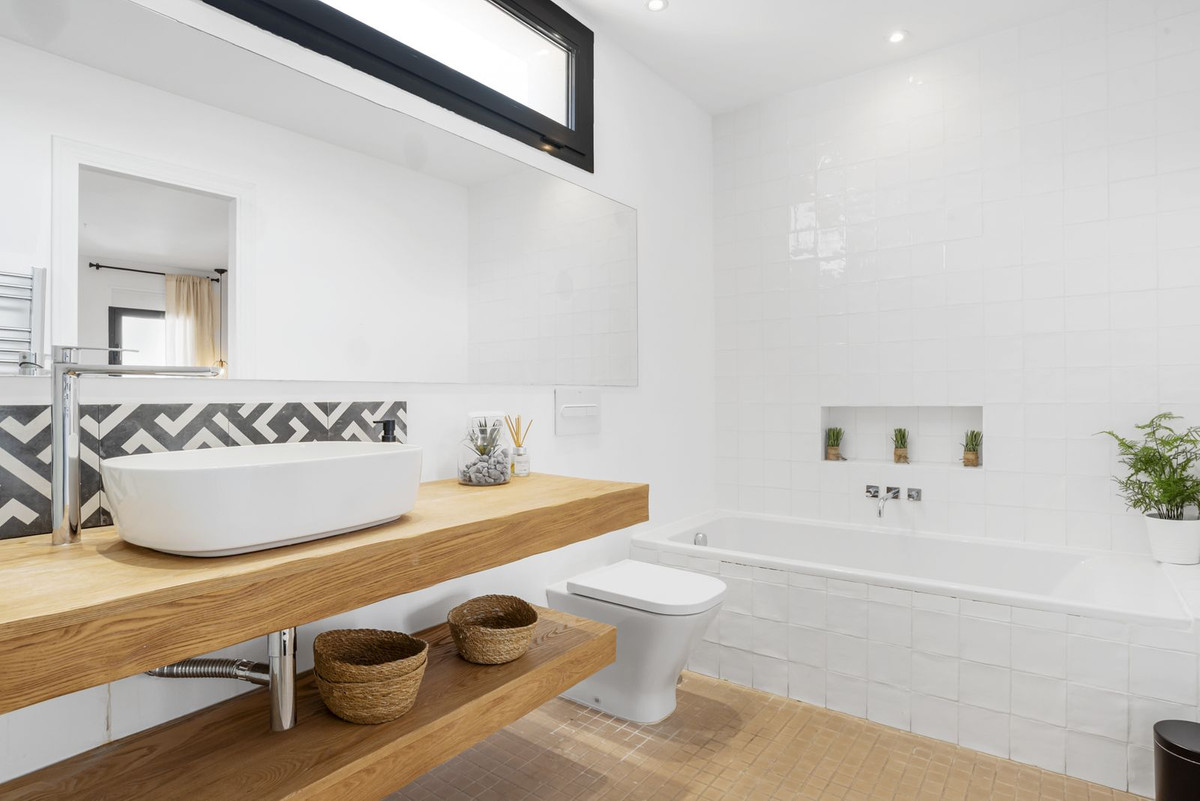 Villa for sale in Nueva Andalucía, Málaga, Spain