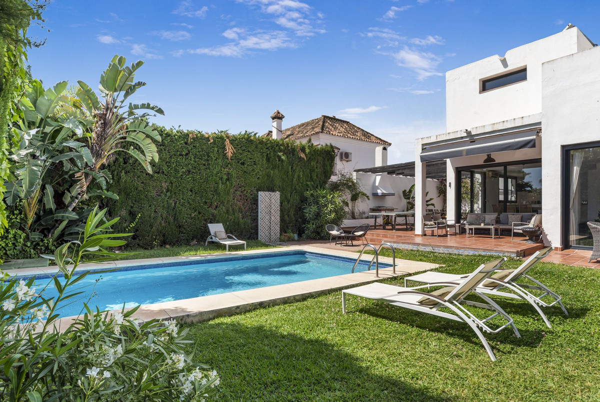Villa for sale in Nueva Andalucía, Málaga, Spain