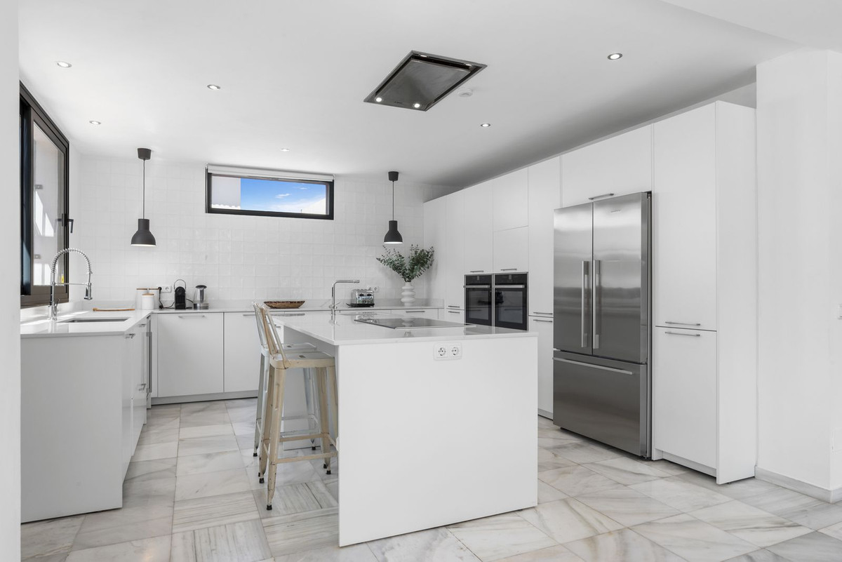 Villa for sale in Nueva Andalucía, Málaga, Spain