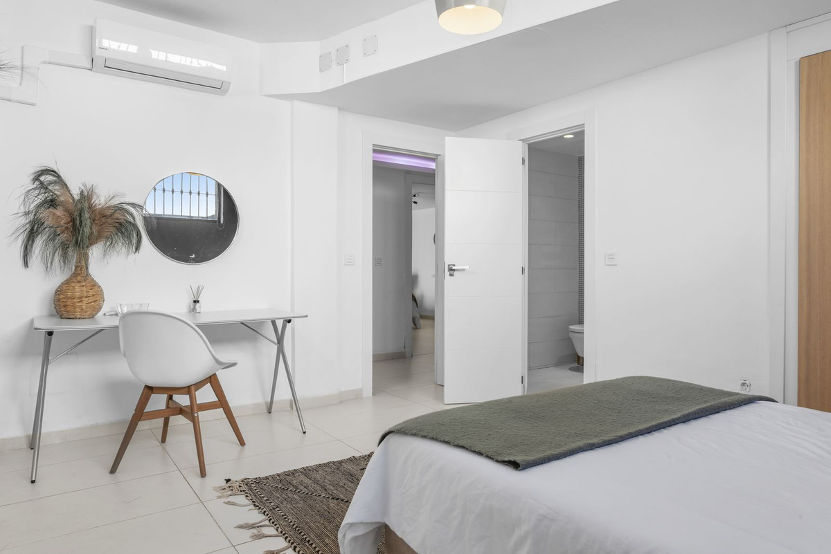 Villa for sale in Nueva Andalucía, Málaga, Spain