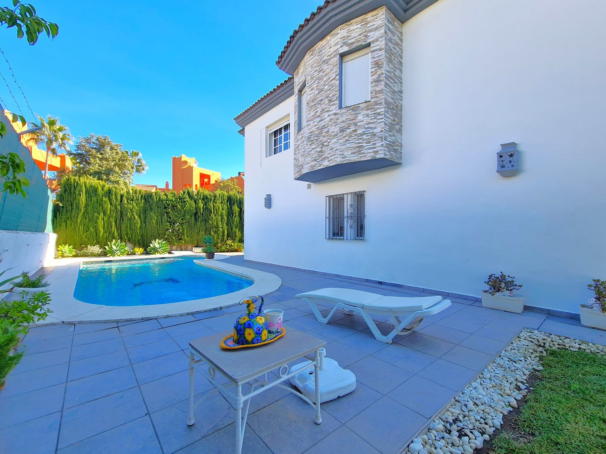 Villa en venta en Estepona