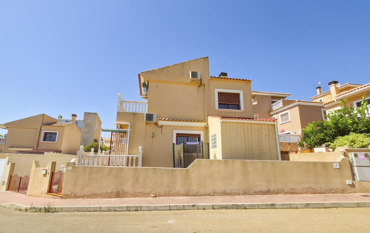 Villa for sale in Villamartin, Alicante, Spain
