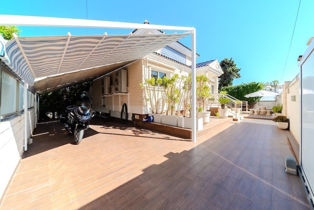 Villa for sale in Torrevieja, Alicante, Spain