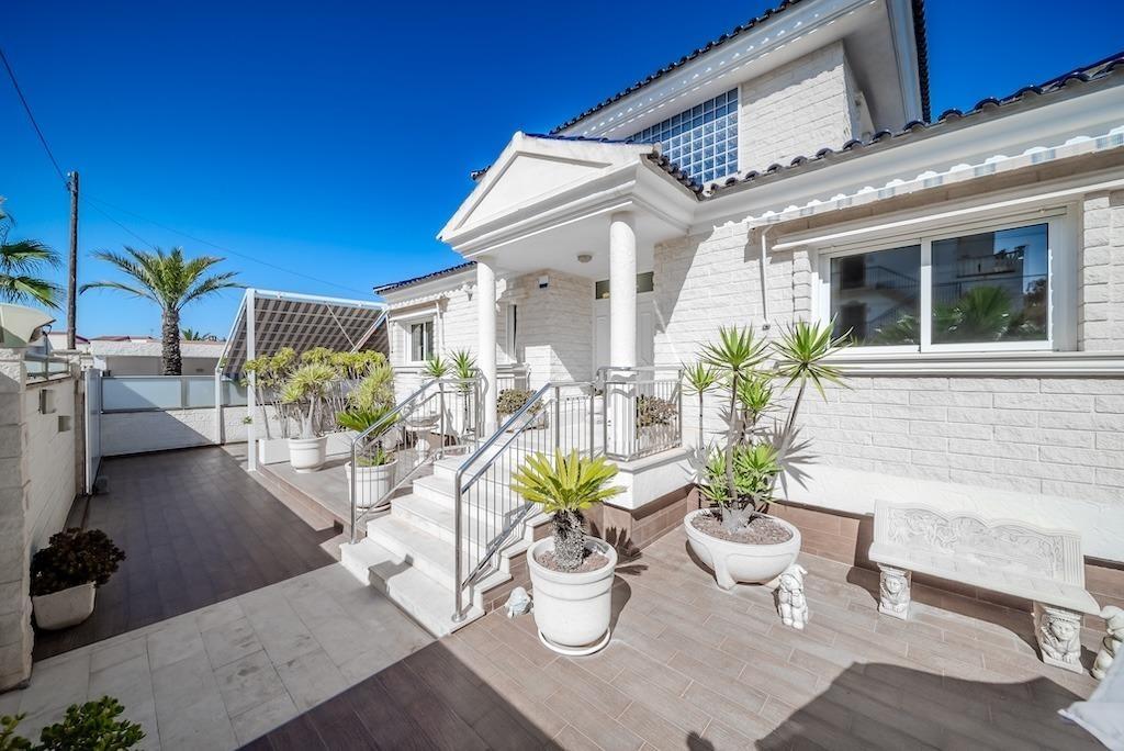 Villa for sale in Torrevieja, Alicante, Spain
