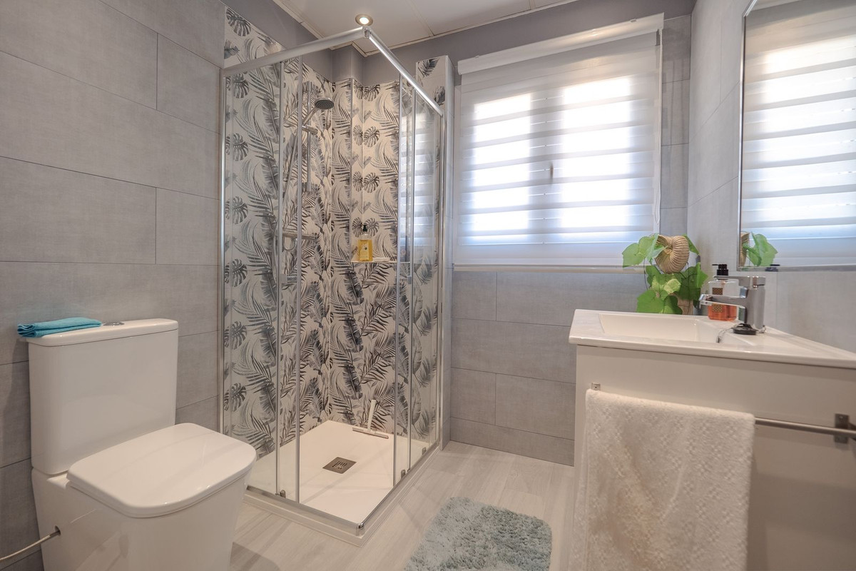 Villa for sale in Alhaurin El Grande, Málaga, Spain