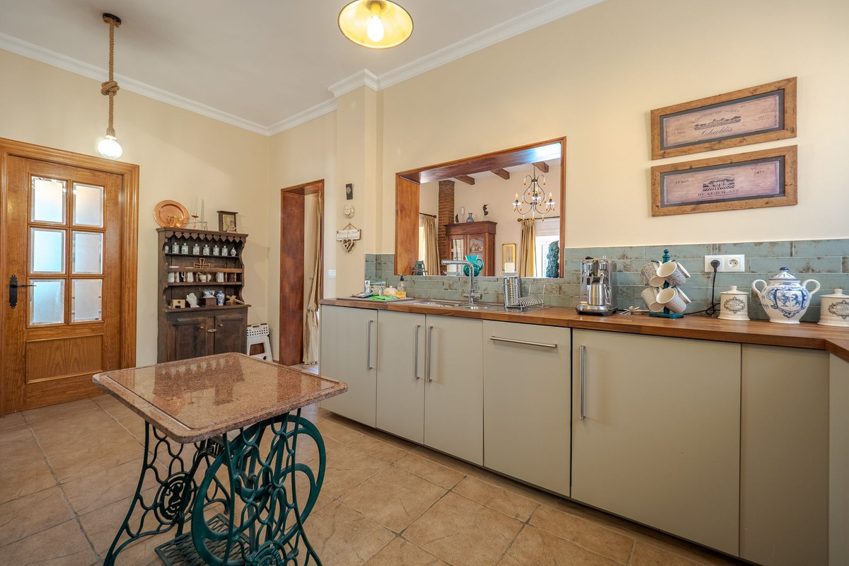 Villa for sale in Alhaurin El Grande, Málaga, Spain