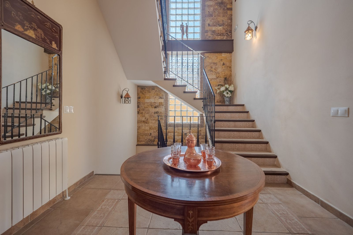 Villa for sale in Alhaurin El Grande, Málaga, Spain