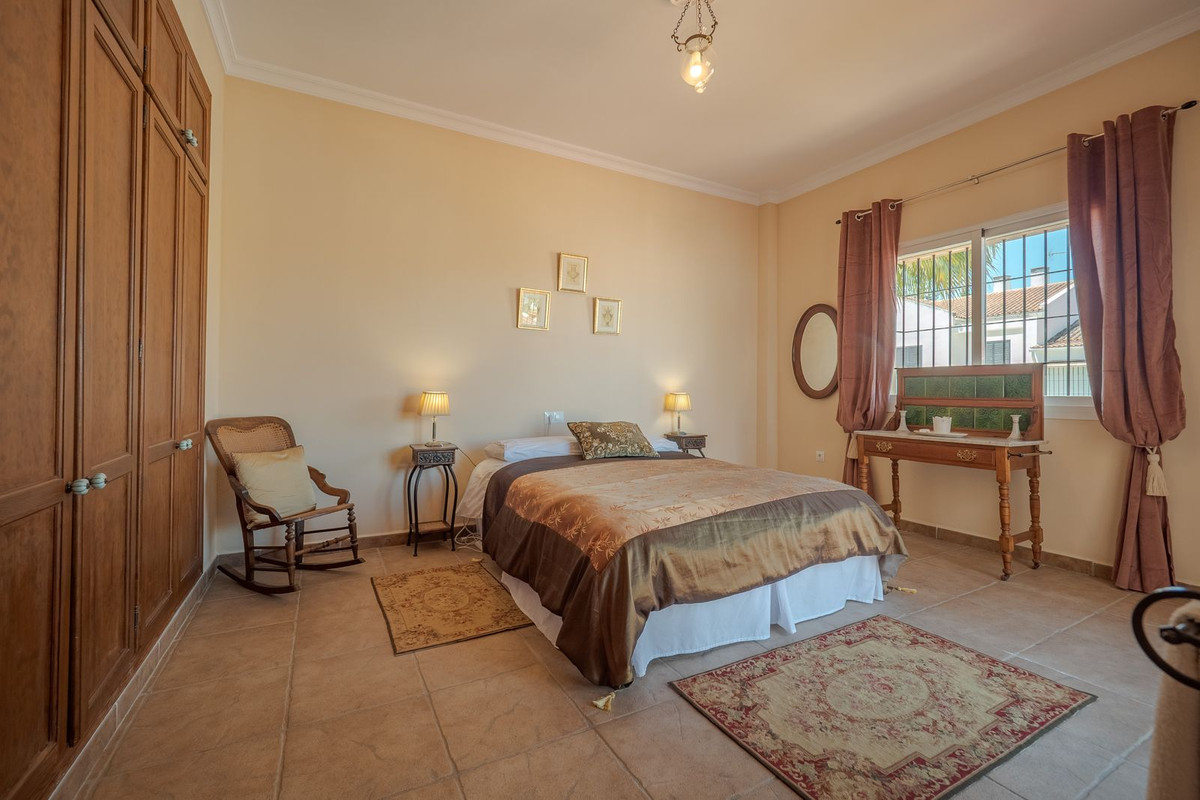 Villa for sale in Alhaurin El Grande, Málaga, Spain