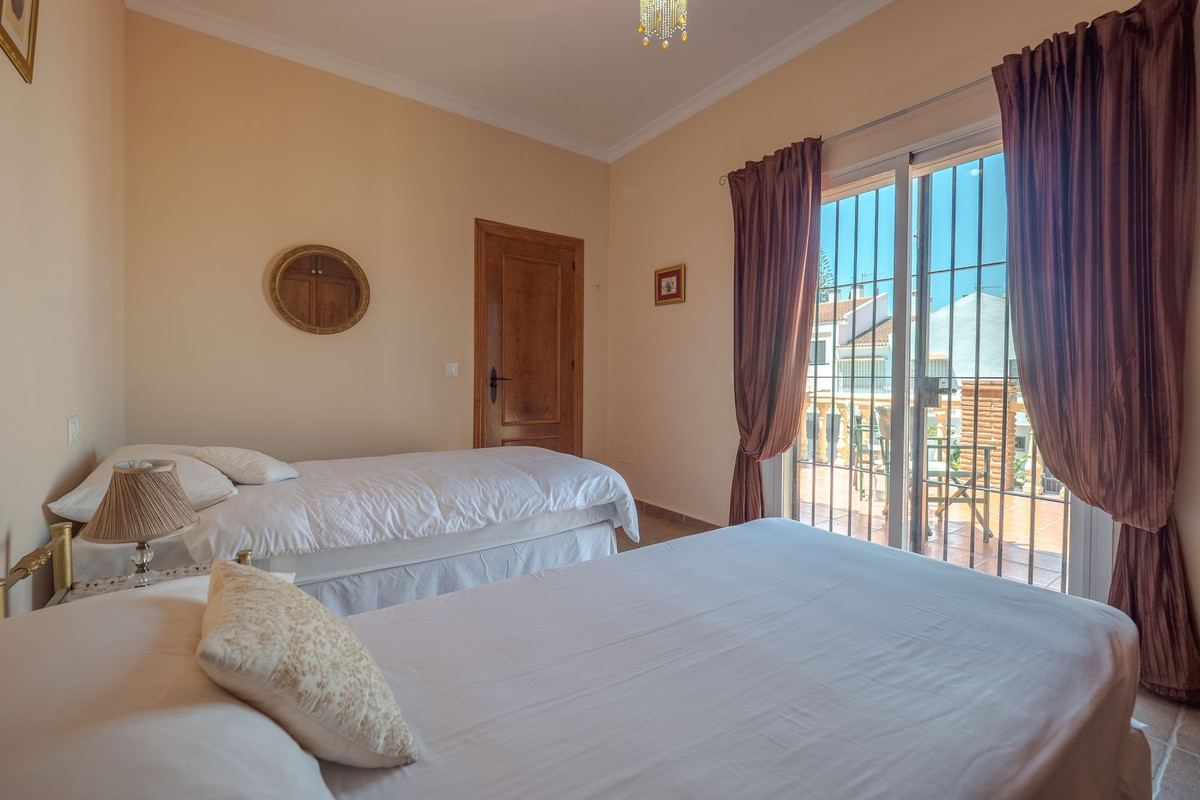 Villa for sale in Alhaurin El Grande, Málaga, Spain