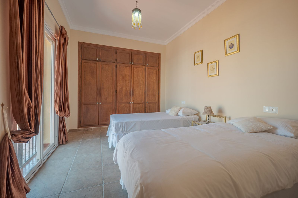 Villa for sale in Alhaurin El Grande, Málaga, Spain