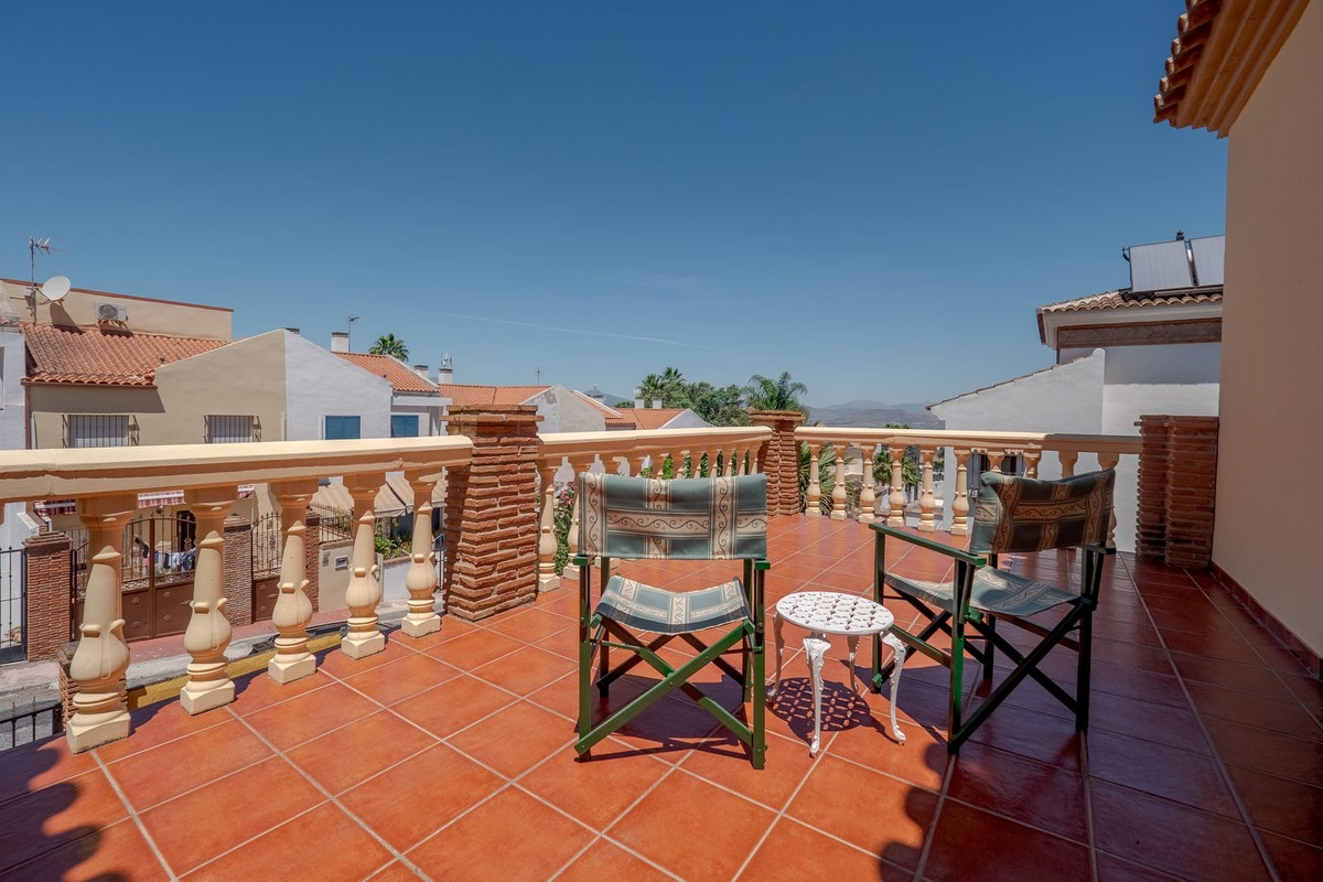 Villa for sale in Alhaurin El Grande, Málaga, Spain