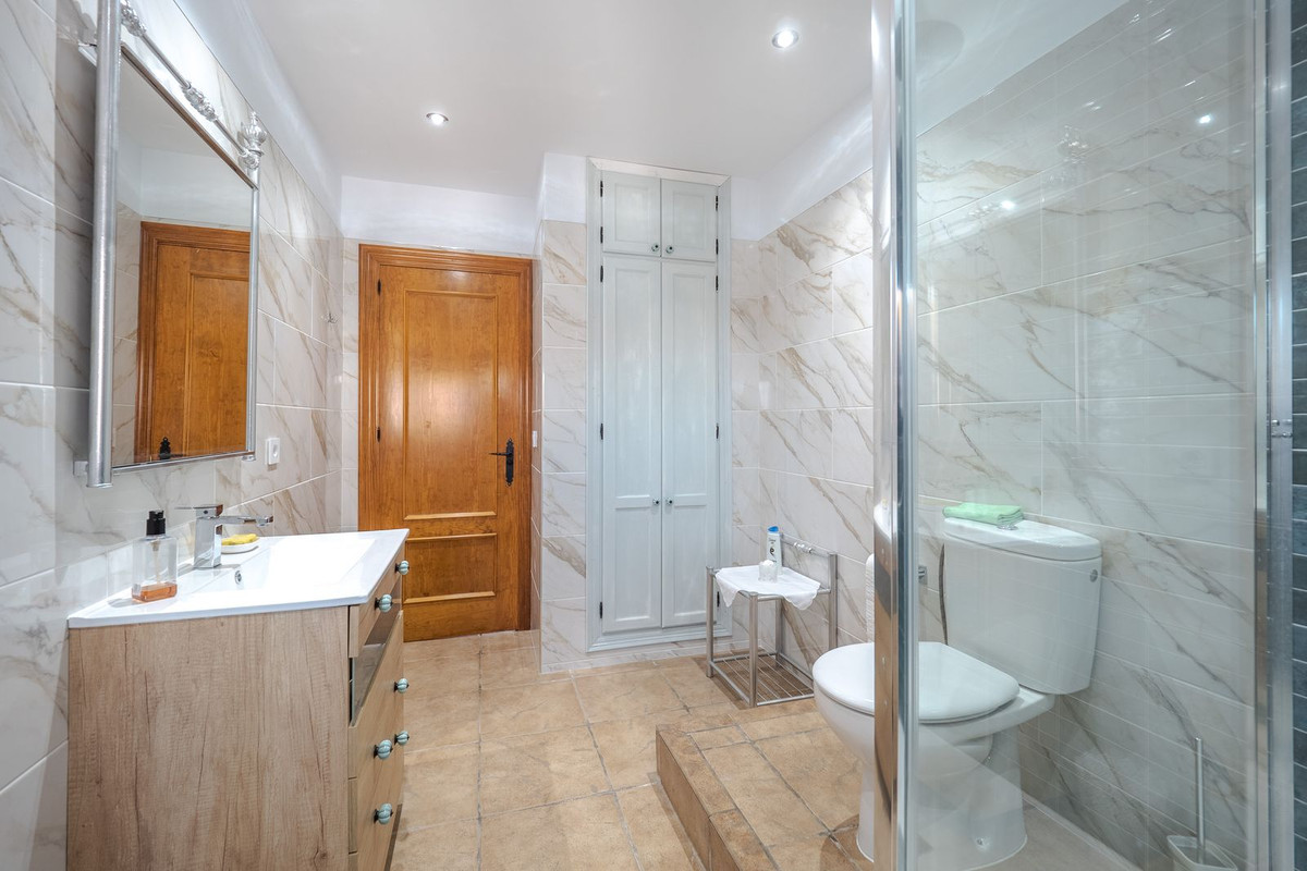 Villa for sale in Alhaurin El Grande, Málaga, Spain