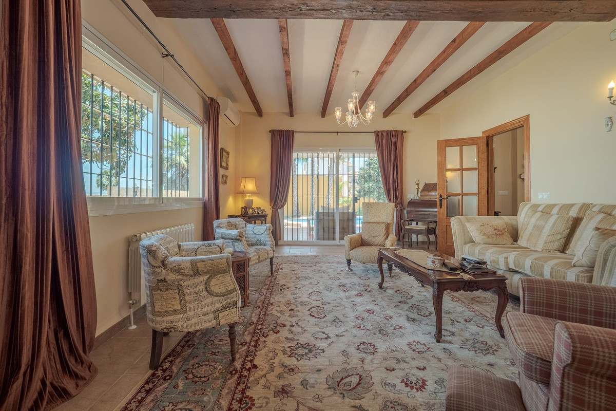 Villa for sale in Alhaurin El Grande, Málaga, Spain