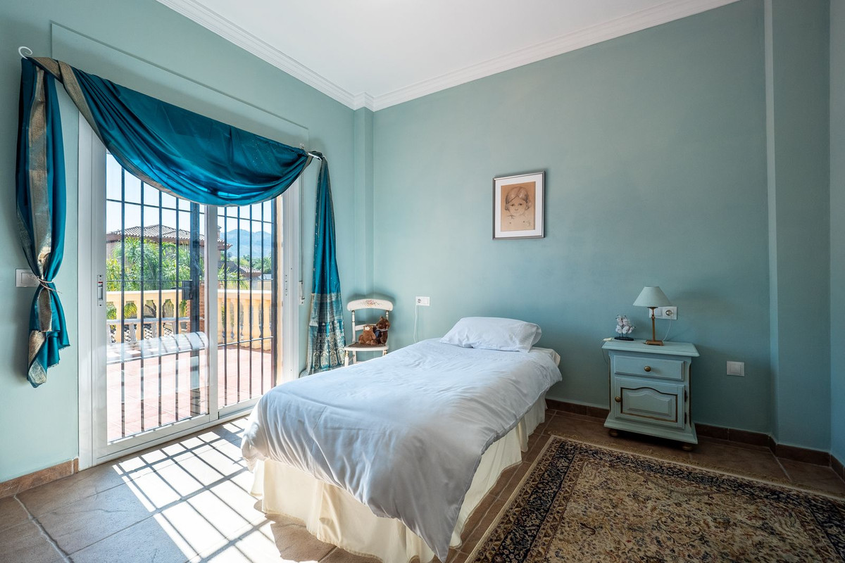 Villa for sale in Alhaurin El Grande, Málaga, Spain
