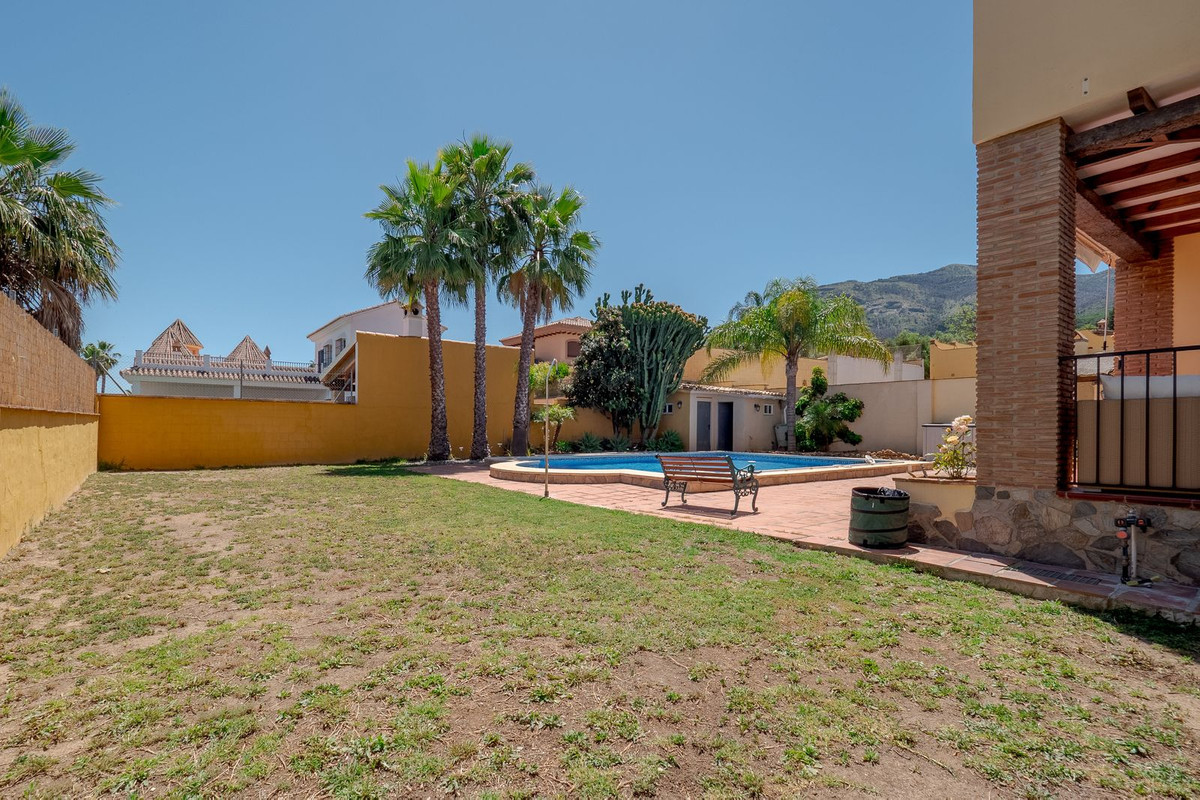 Villa for sale in Alhaurin El Grande, Málaga, Spain