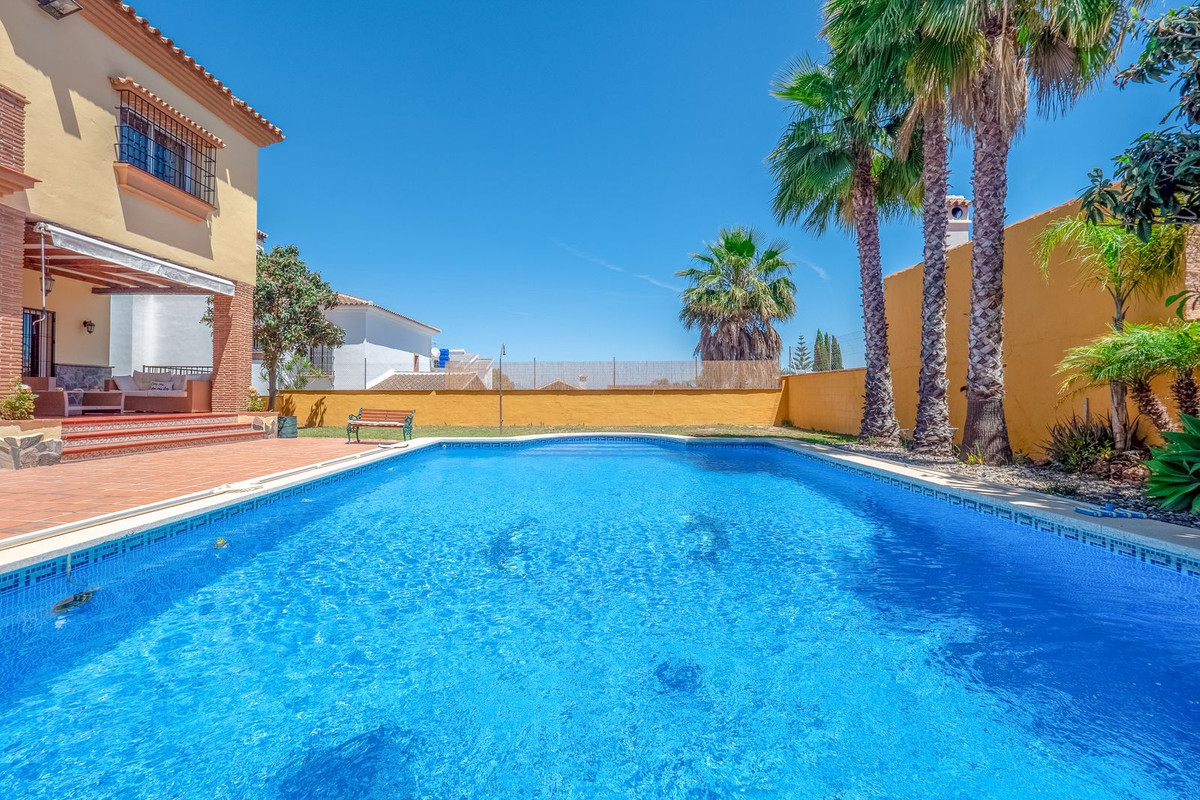 Villa for sale in Alhaurin El Grande, Málaga, Spain