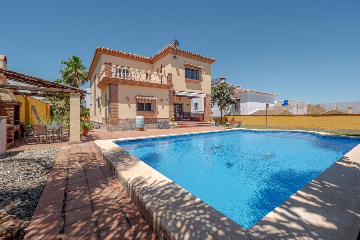 Villa for sale in Alhaurin El Grande, Málaga, Spain