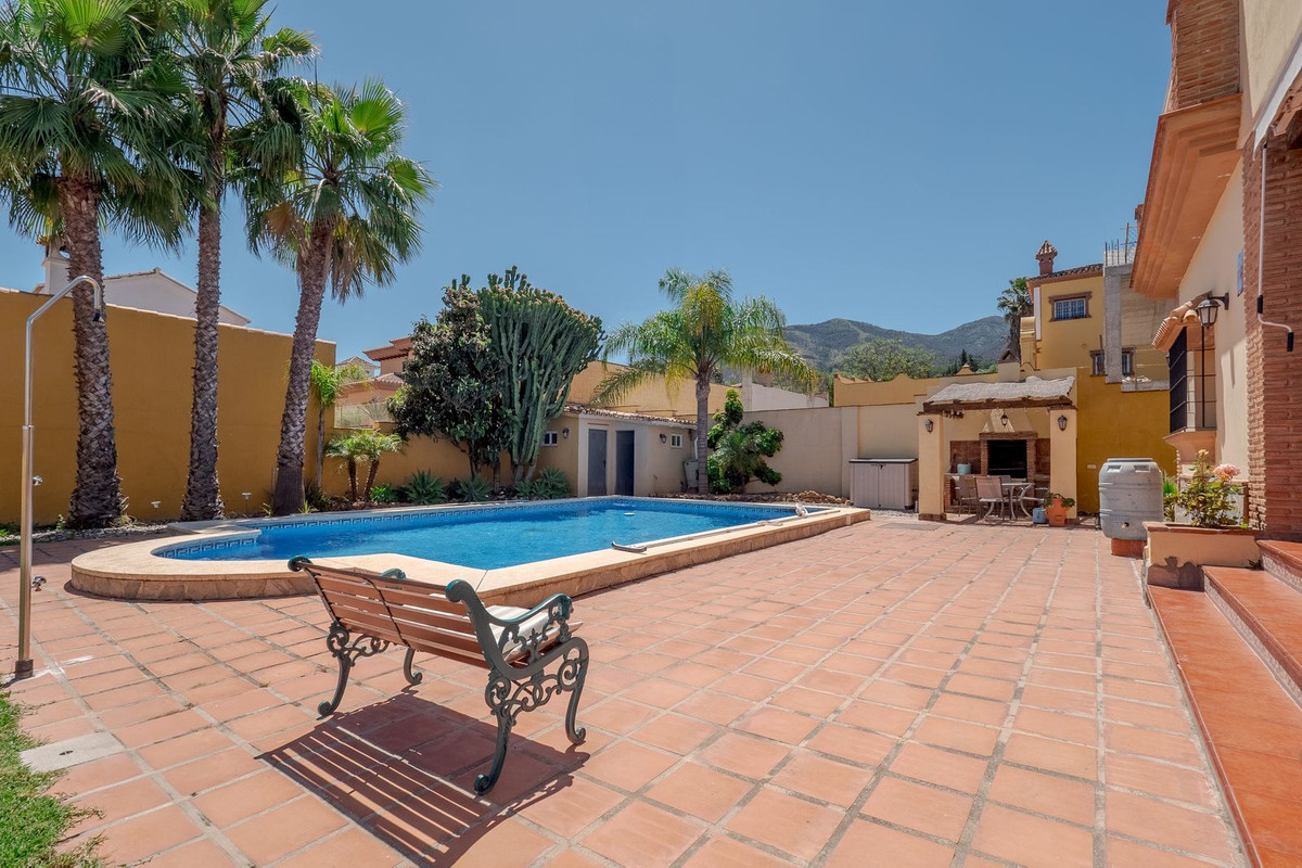 Villa for sale in Alhaurin El Grande, Málaga, Spain
